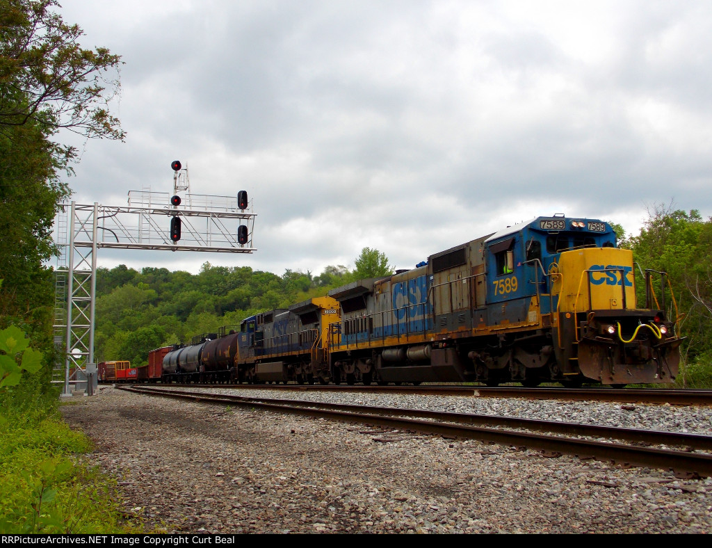 CSX 7589 and 7800 